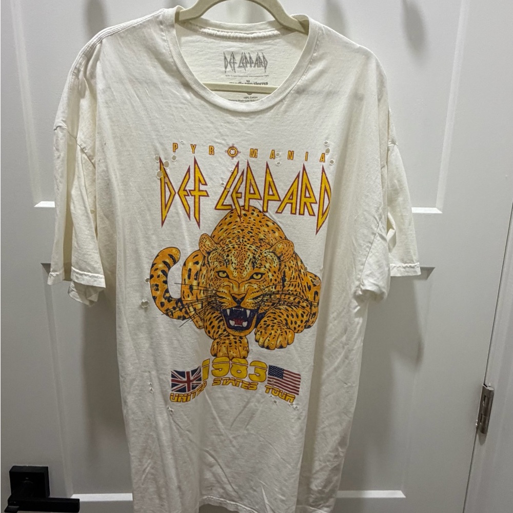 Urban Outfitters White Def Leppard Pyromania Graphic Tee with Yellow Tiger